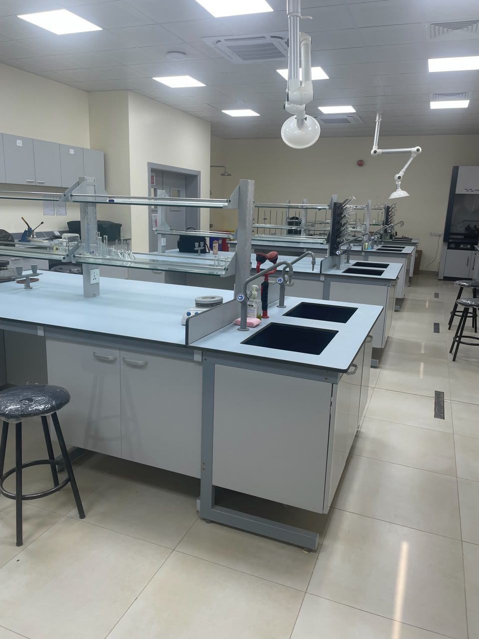 مختبر الكيمياء الصيدلانية — كلية الصيدلة جامعة النهرين